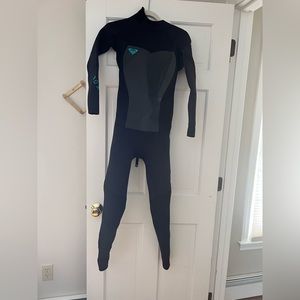 Roxy size 8 wet suit VGUC